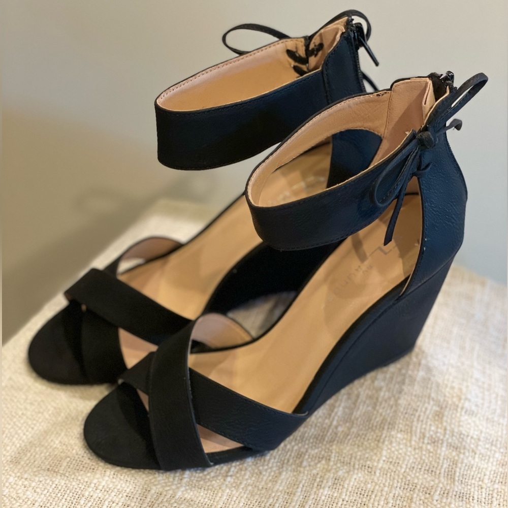 CL by Laundry NWOT Black Ankle Strap heels size 7.5